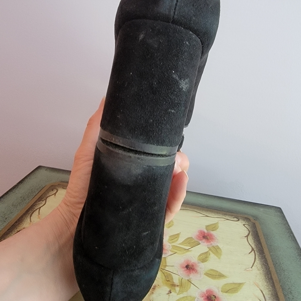 Saks Fifth Ave Galent Black Suede Pump Size 6 1/2 - Picture 14 of 14